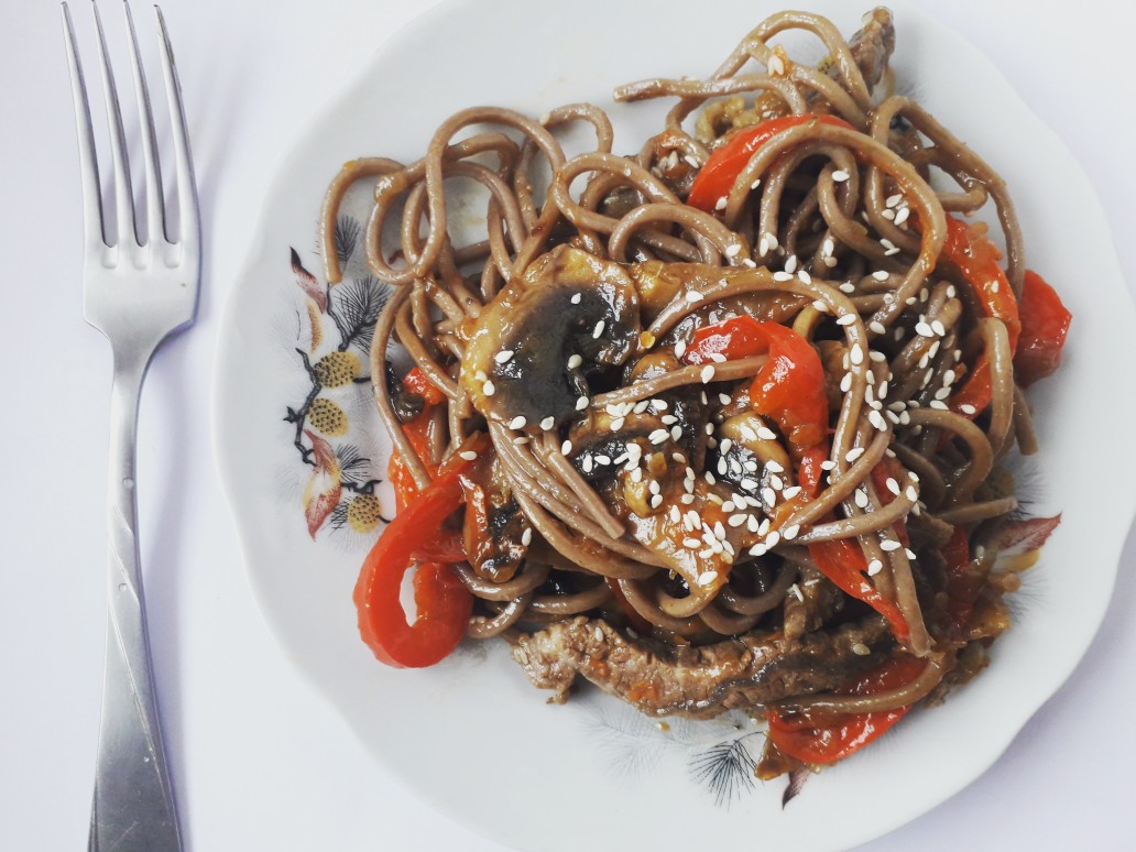 Гречневая лапша в соусе терияки 🍝