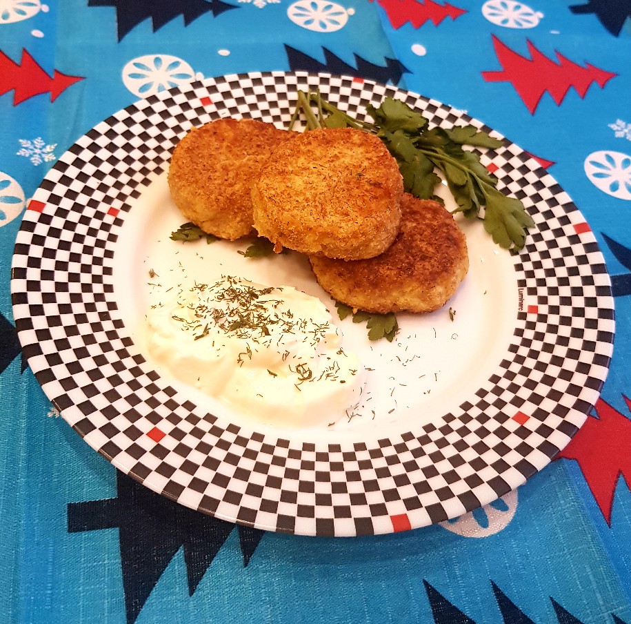 Картофельные котлеты из пюре с сыром (другой начинкой) – рецепт с фото