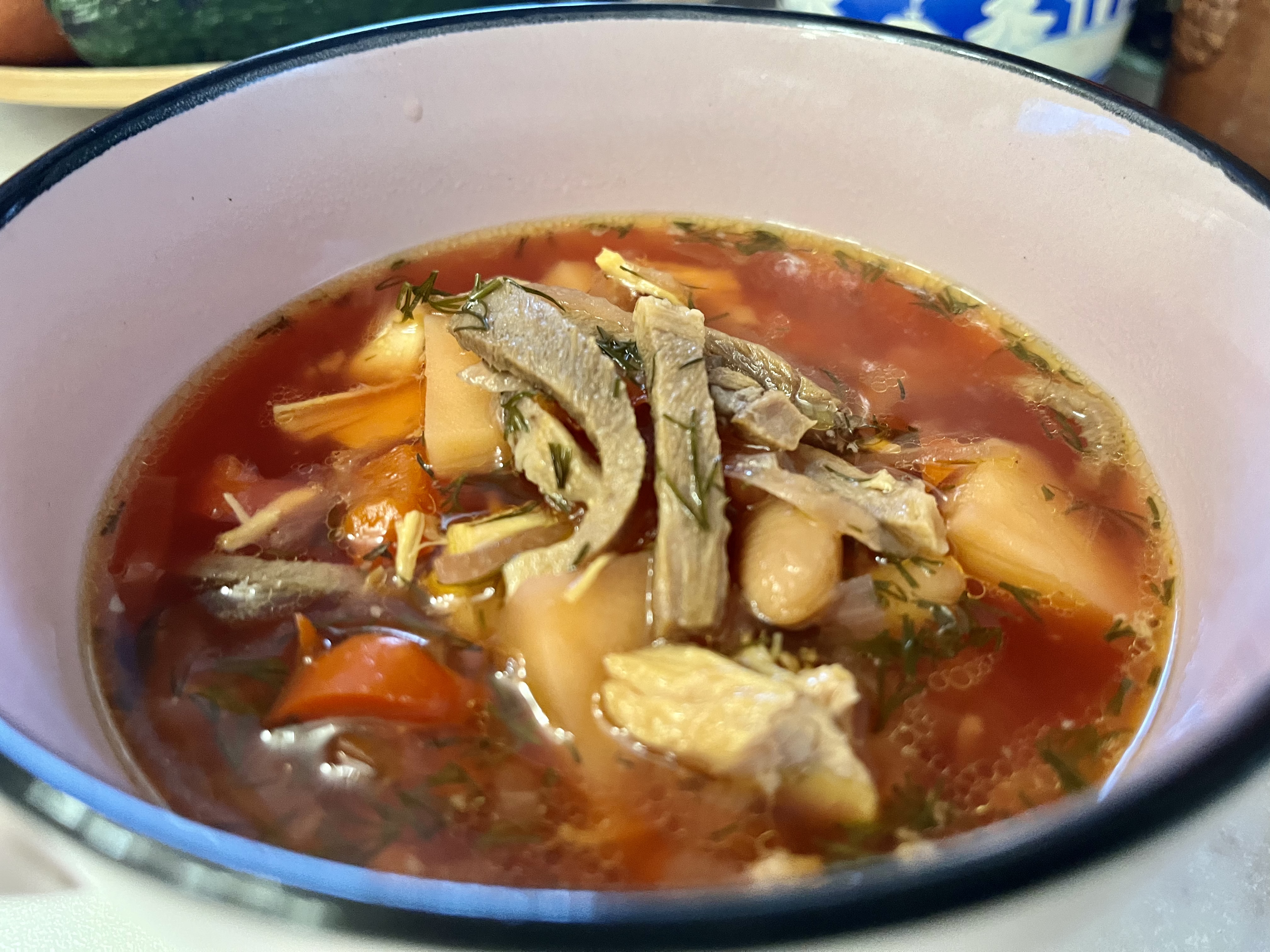 Борщ овощной микс с курицей и говяжьим языком 