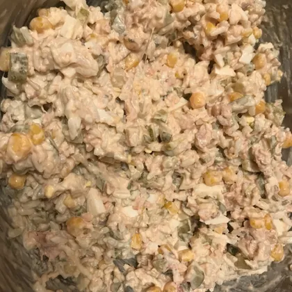 Рыбный салат с кукурузой