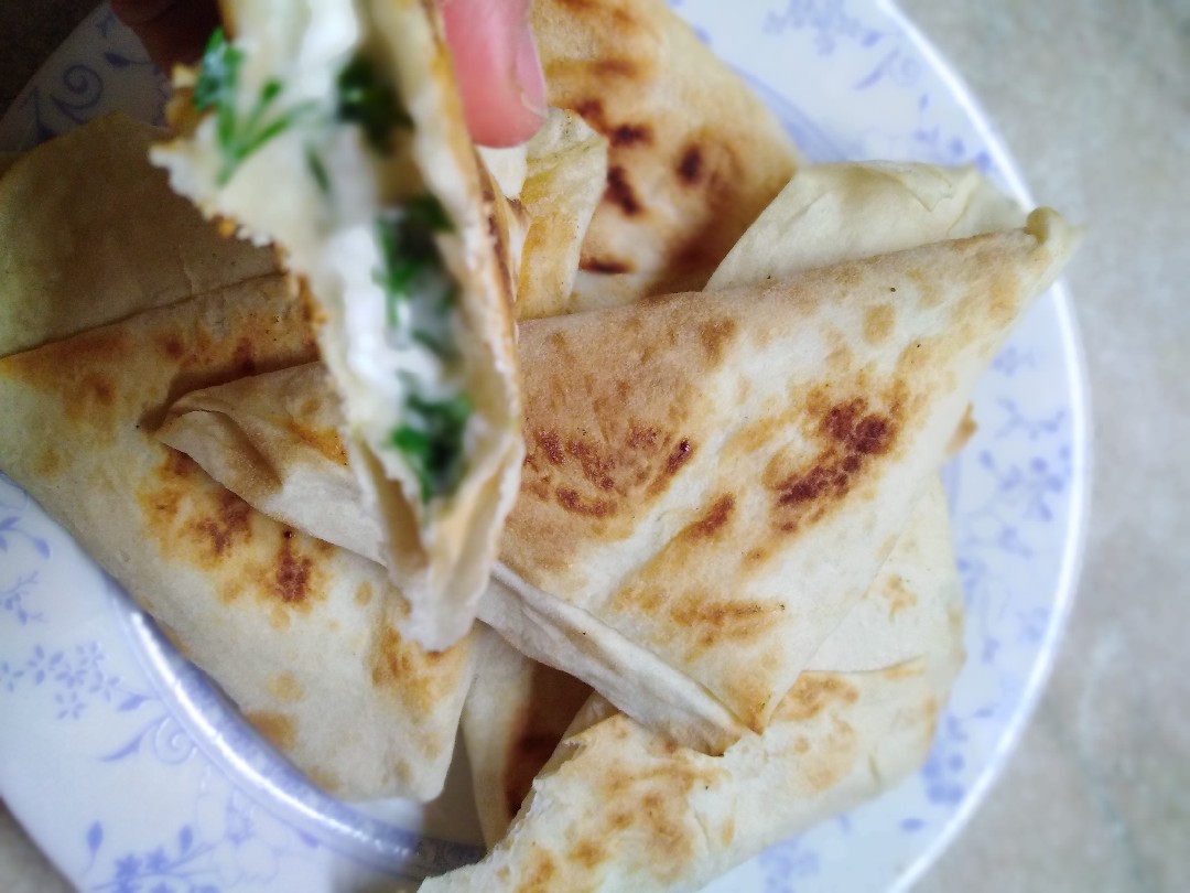 Треугольники из лаваша с творогом, сыром и зеленью🤗