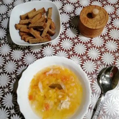 Овощной суп с фрикадельками и гренками