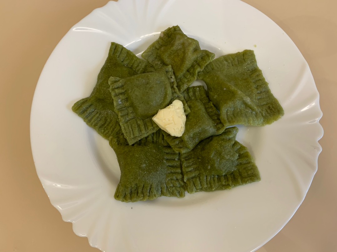 Шпинатные равиоли с курицей