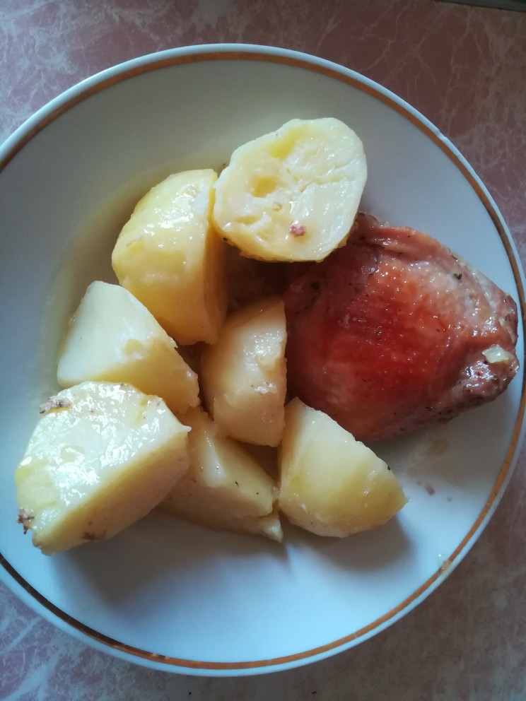 Шашлык из куриных бедрышек с картошкой