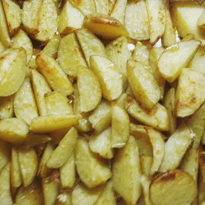 Картофельные дольки  в духовке на сливочном масле
