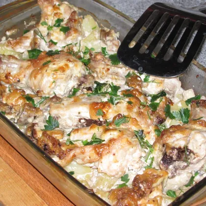 Сочная курица с картошкой и грибами в духовке