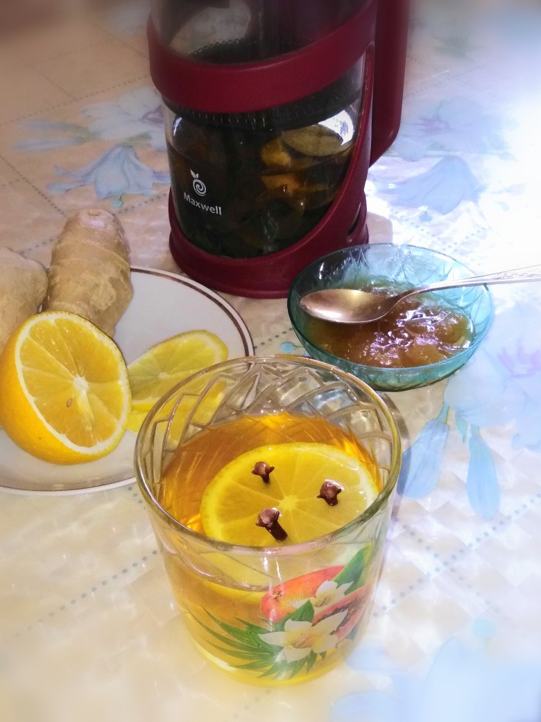 Черный чай с имбирем и лимоном