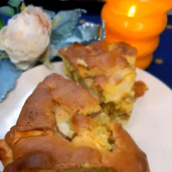Шарлотка с грушами и яблоками