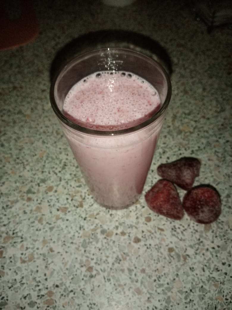 Клубничный коктейль