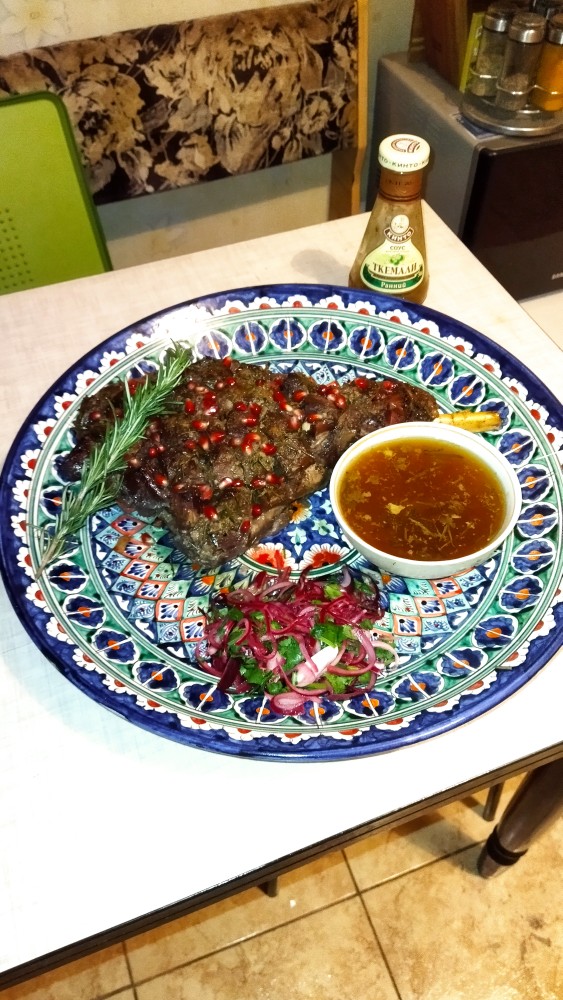 Баранья нога в гранатовом маринаде, запеченная целиком
