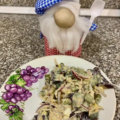 Салат с тунцом и маринованными огурцами