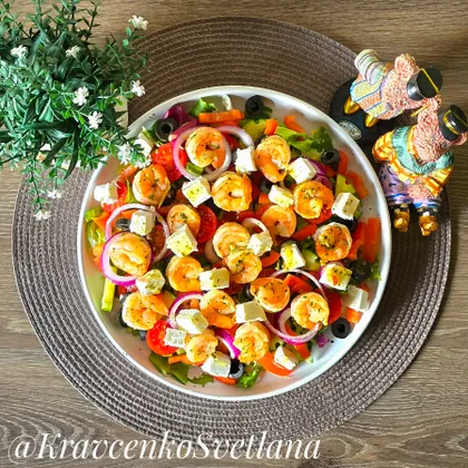 Греческий салат с креветками