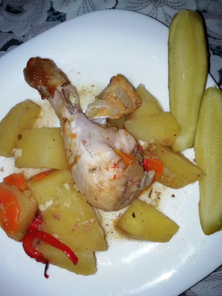 Голень куриная с картошкой