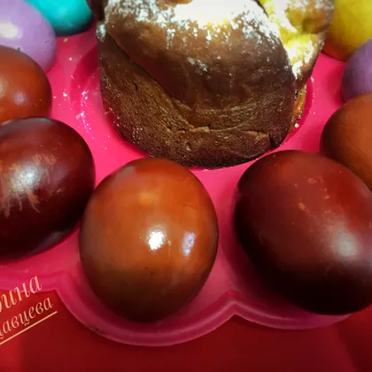 Яйца на Пасху, крашеные в луковой шелухе 