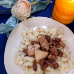 Куриное филе с фасолью