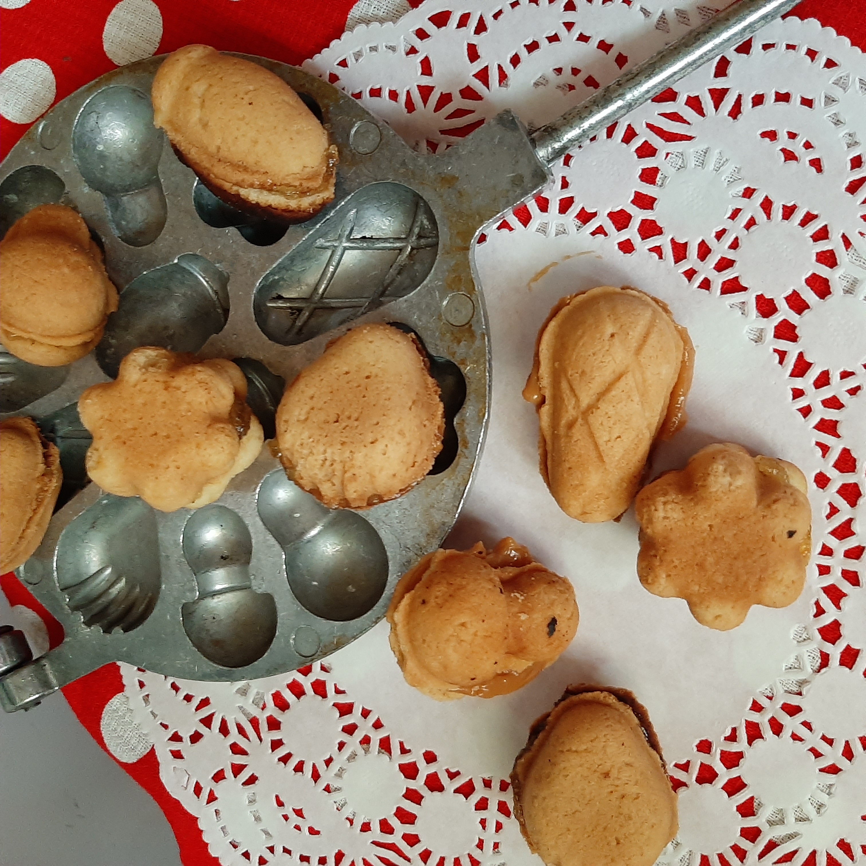 Печенье орешки со сгущенкой, рецепт с фото
