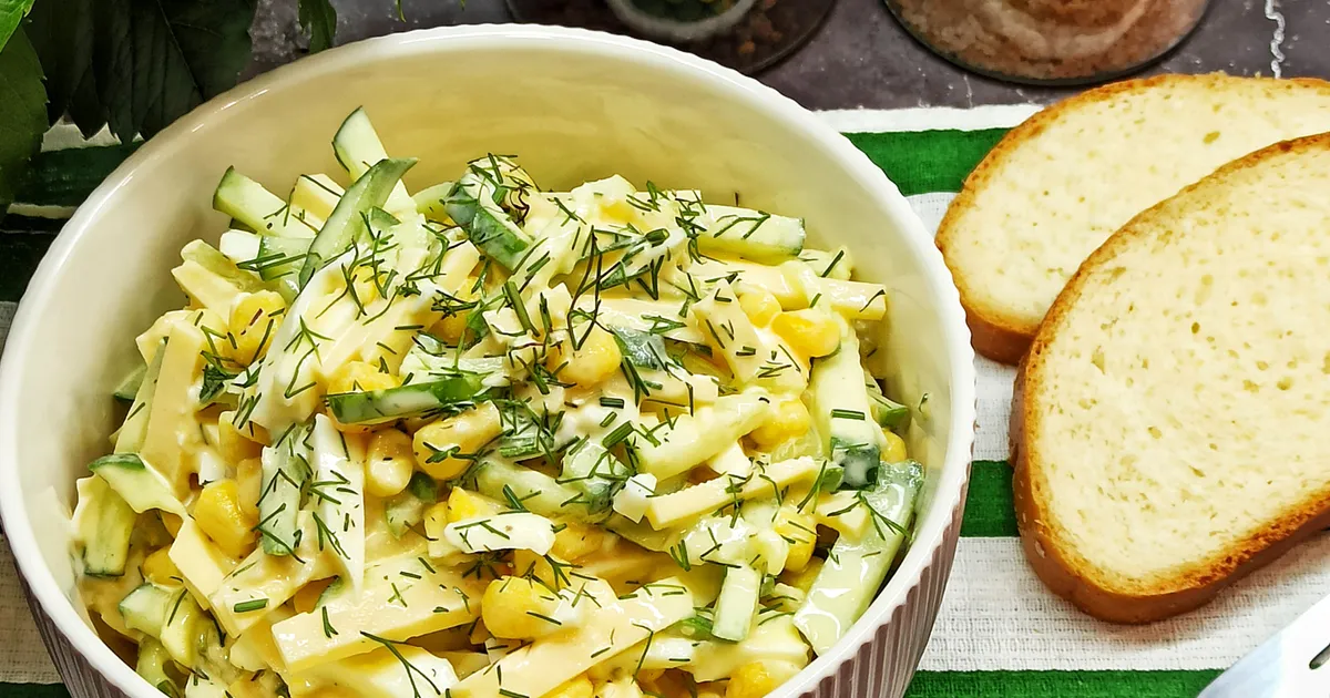 Салат с кукурузой, огурцами и сыром 199 ккал рецепт с фото пошаговый от Светлана Лыжина / Амбассадор - Овкусе.ру