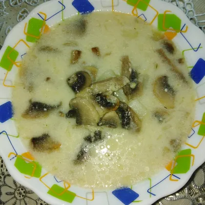 Нежный сырный суп с обжаренными грибами