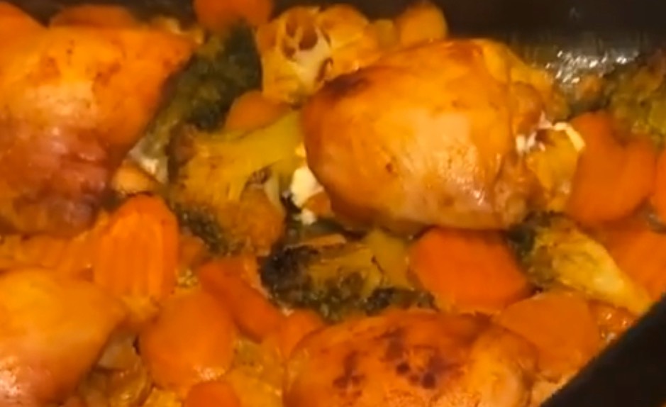Рулетики из Куриного филе с творожным сыром, запечённое в духовке с овощами