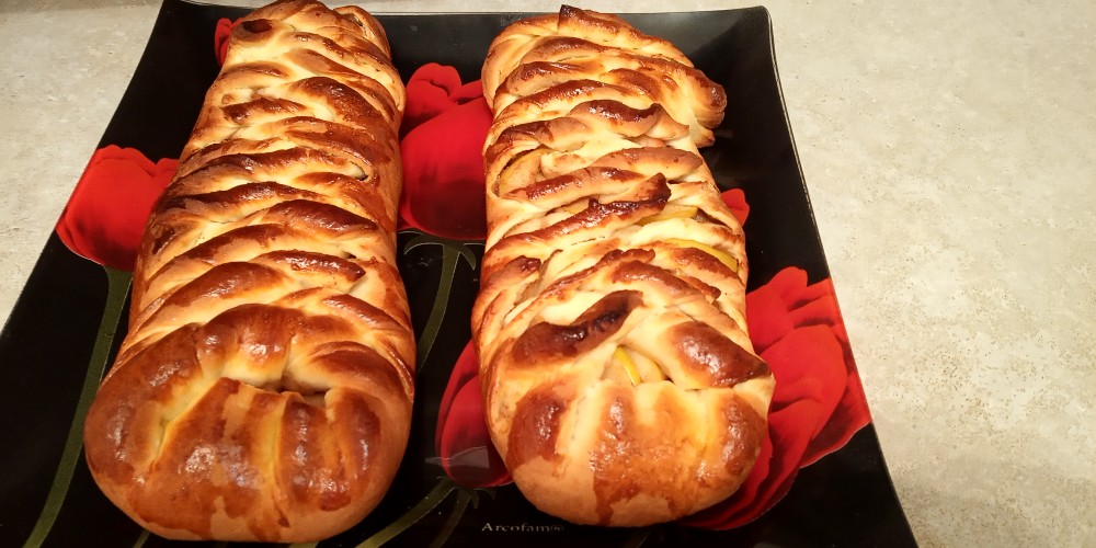 Плетёнка с яблоками