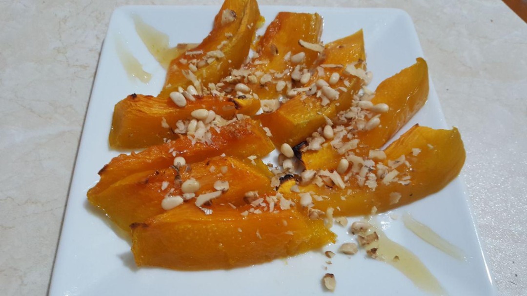 Тыква, запеченная с мёдом и орехами