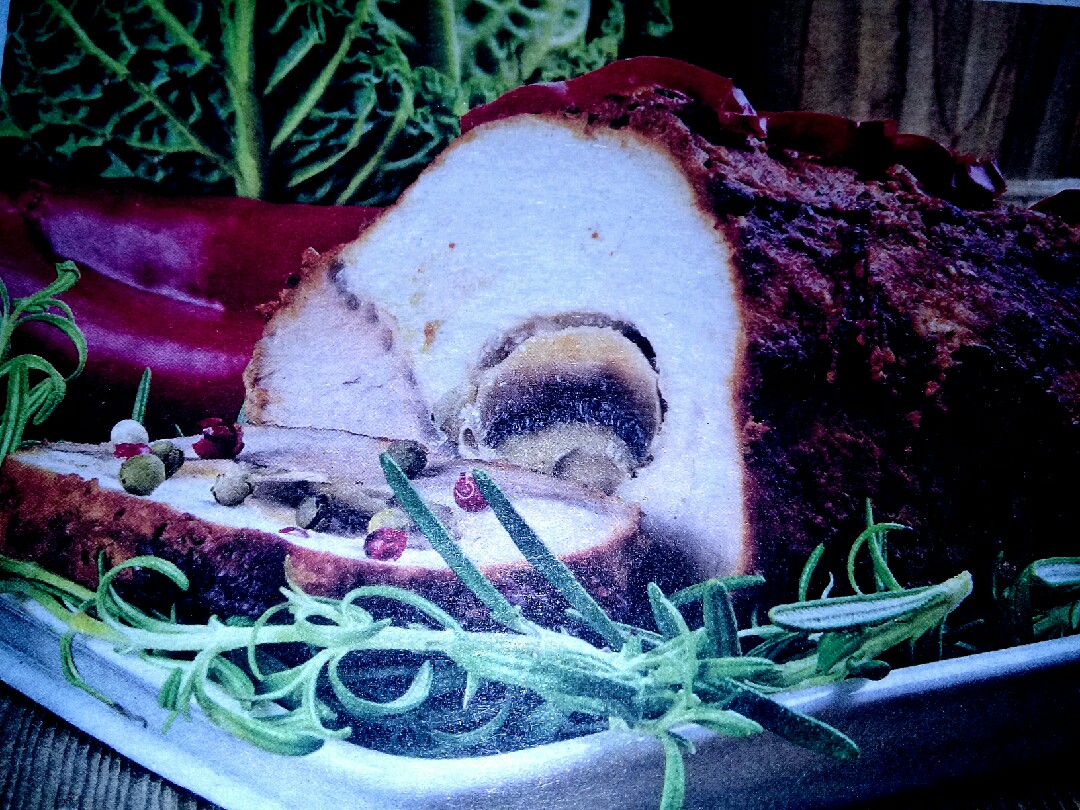 Рулет из говядины и грибов