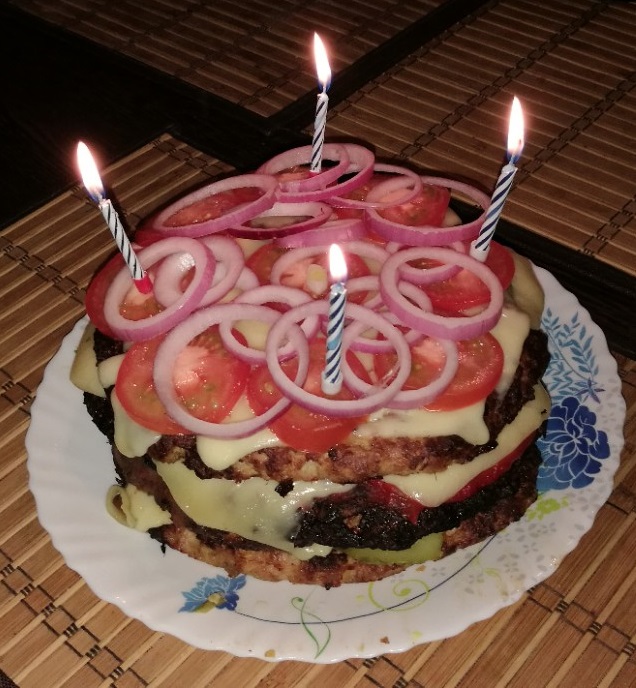 Мужской торт из котлет