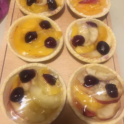 Тарталетки с фруктами в желе