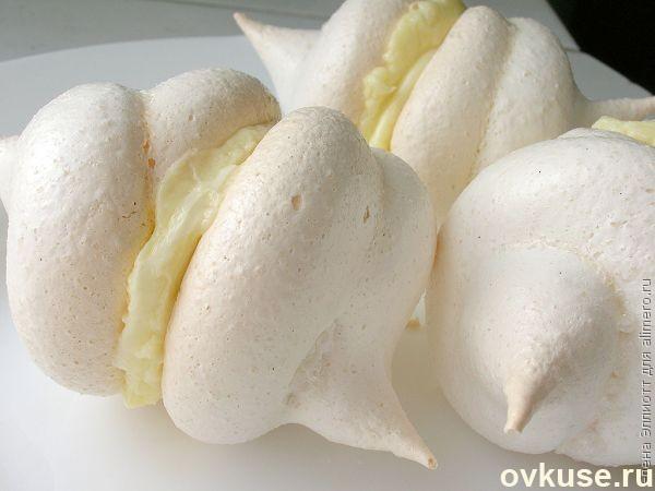 Меренги. скоро ведь 8 марта