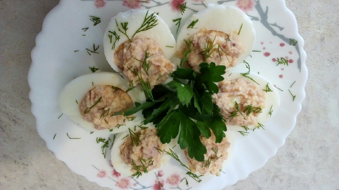 Яйца с печенью трески