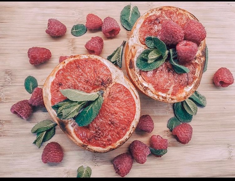 Запечённый грейпфрут с мёдом и корицей