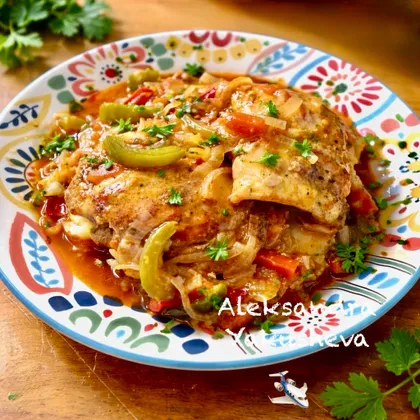 Куриные бедрышки в томате с овощами и соусом Вустершир в мультиварке