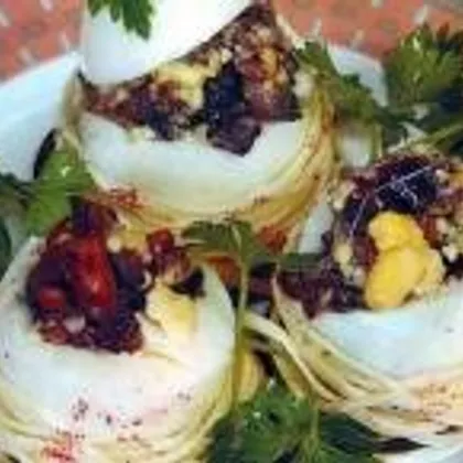 Яйца, фаршированные сыром и шампиньонами
