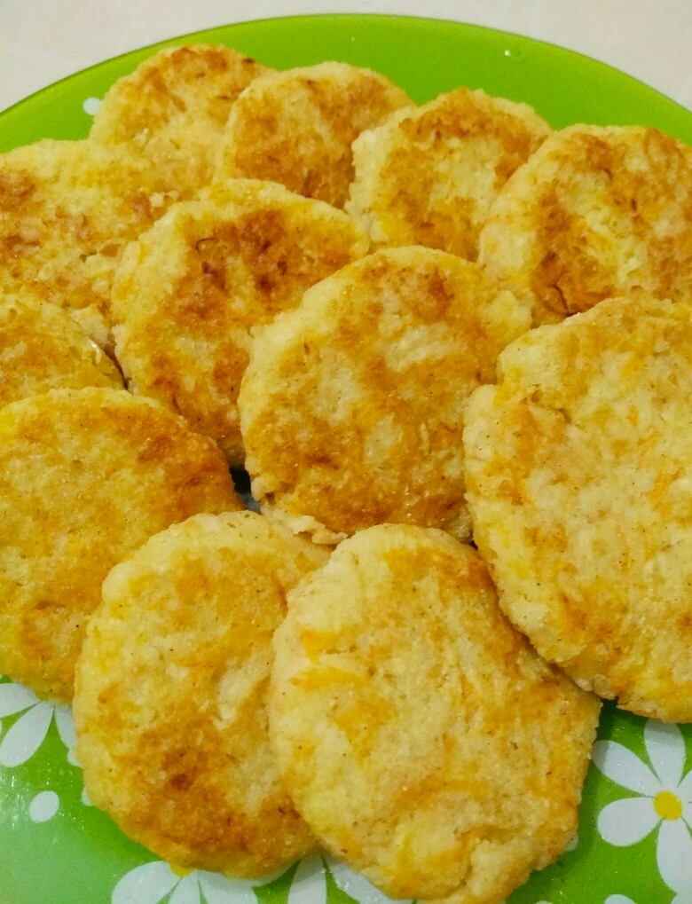 Пшенные биточки с яблоком и морковкой