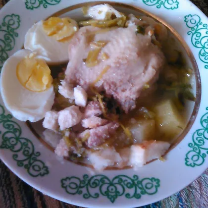 Куриный суп со щавелем и яйцом (с сухариками)
