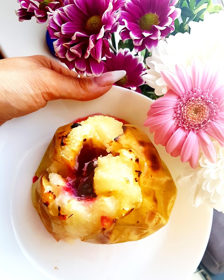 Запеченные яблоки с черникой и сгущенкой!