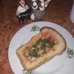 Яичница с помидорами в хлебе 🍳🍅🧀🍞