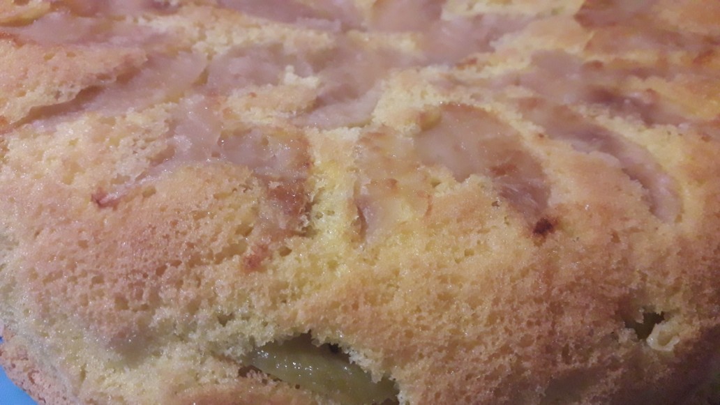 Шарлотка с яблоками и киви