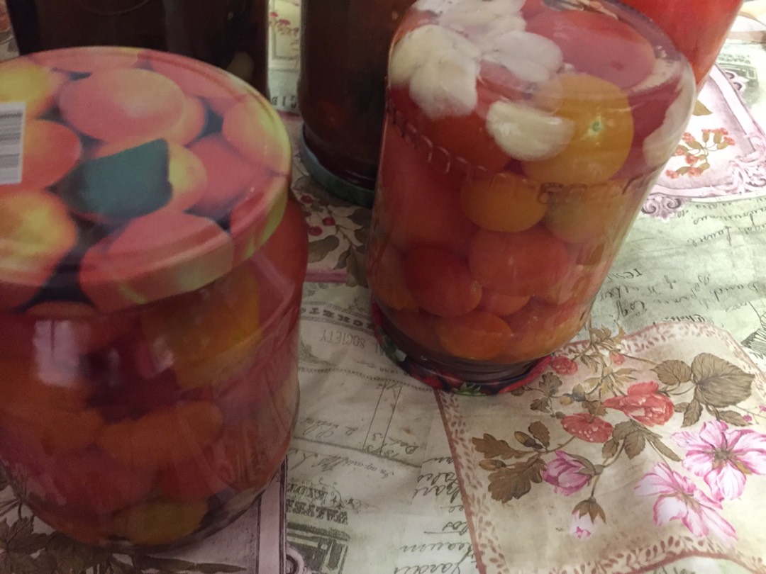 Маринованные помидоры с чесноком!