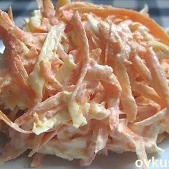 Морковный салат с сыром и чесноком