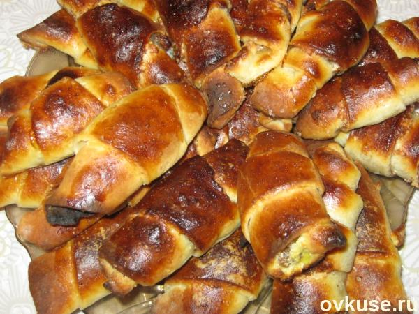 Рогалики творожные с изюмом