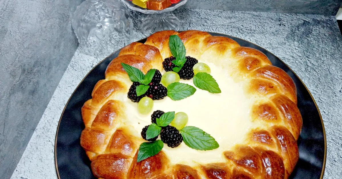 Пирог с брусникой и сметаной из дрожжевого теста рецепт