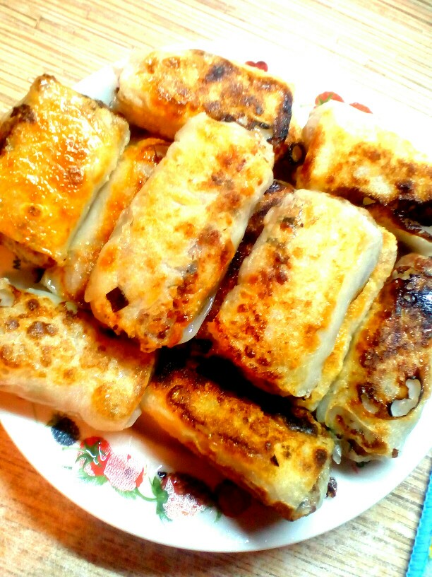 Рулетики из рисовой бумаги с мясом и рисом