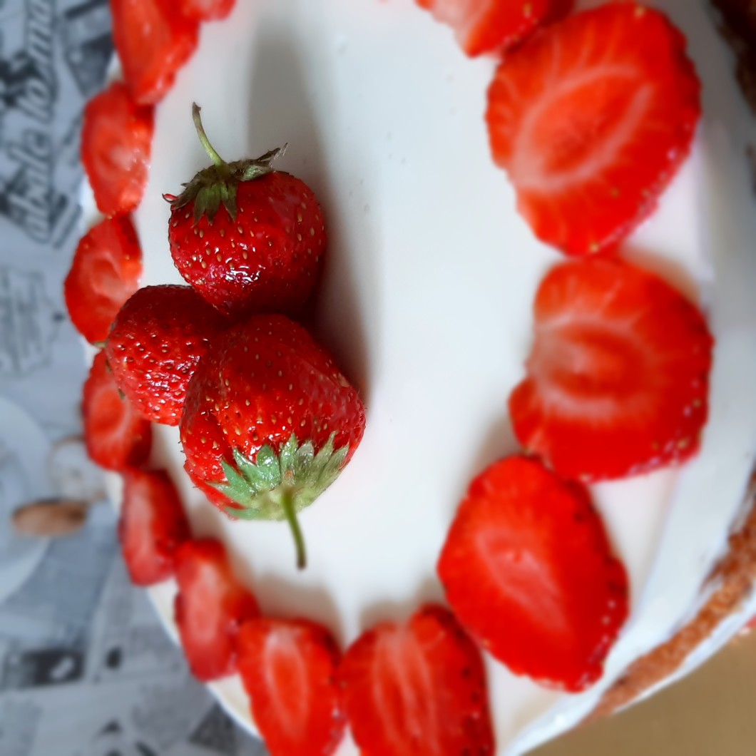 Торт со свежей клубникой - пошаговый рецепт с фото на Готовим дома