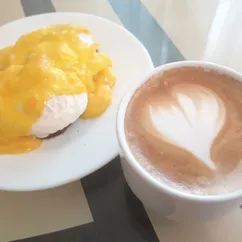 Яйца пашот с соусом hollandaise