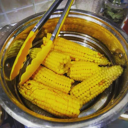 Варёная кукуруза с сырным соусом