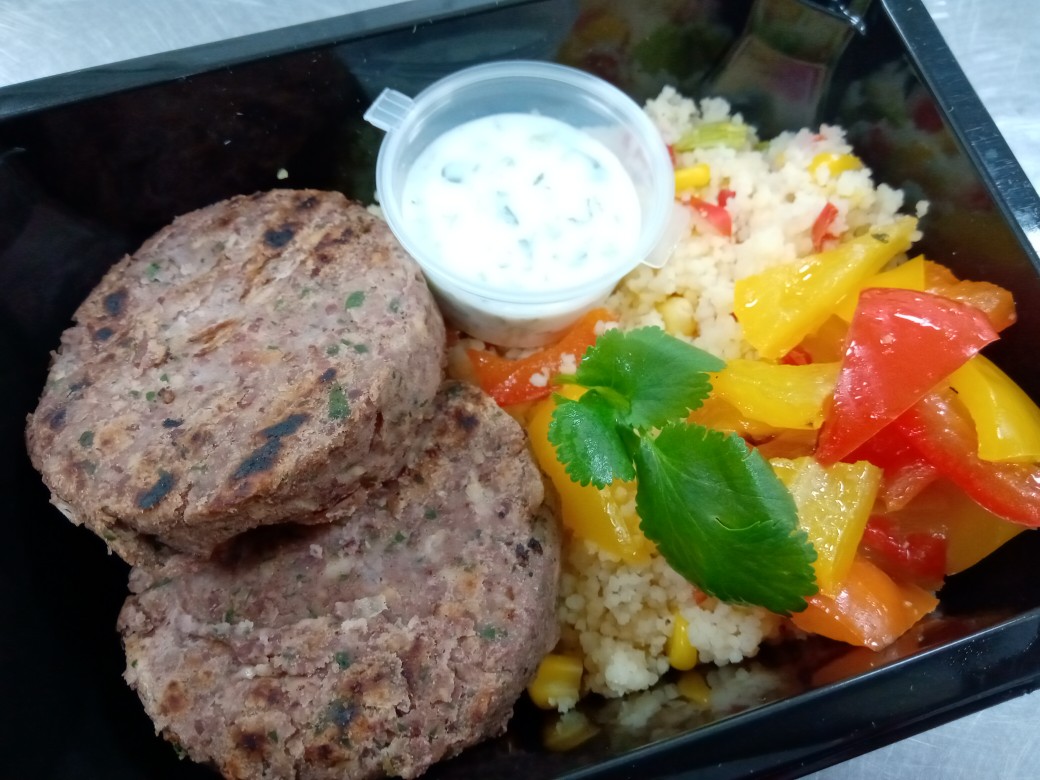 Биточки из фасоли с кус-кусом и дзадзики