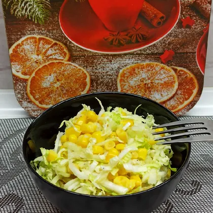 Постный салат из пекинской капусты и кукурузы