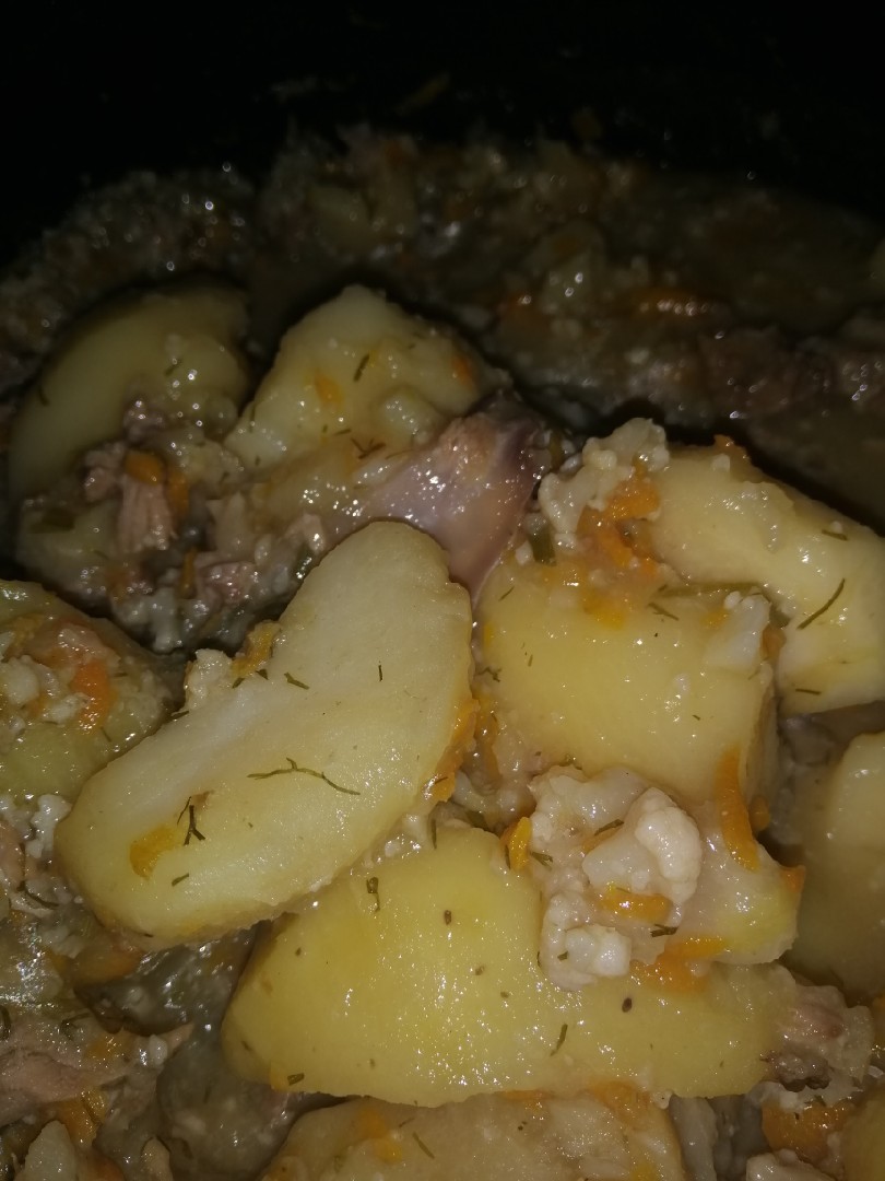 Свиные рёбрышки тушёные с картошкой и цв капустой