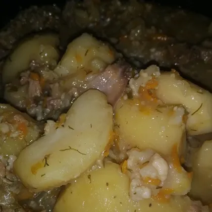 Свиные рёбрышки тушёные с картошкой и цв капустой